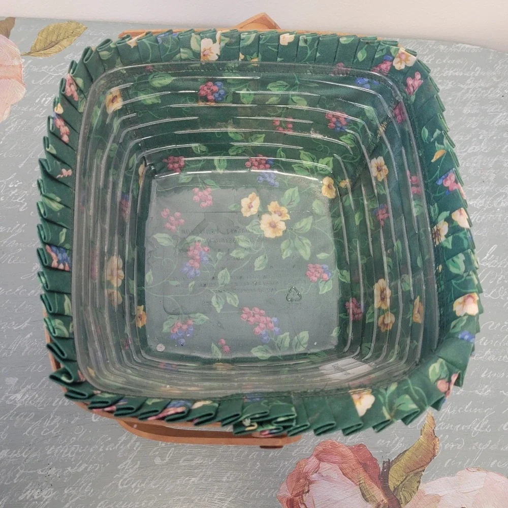 Longaberger  Vintage Medium Berry Basket w/Stand Up Liner, Protector & Handle